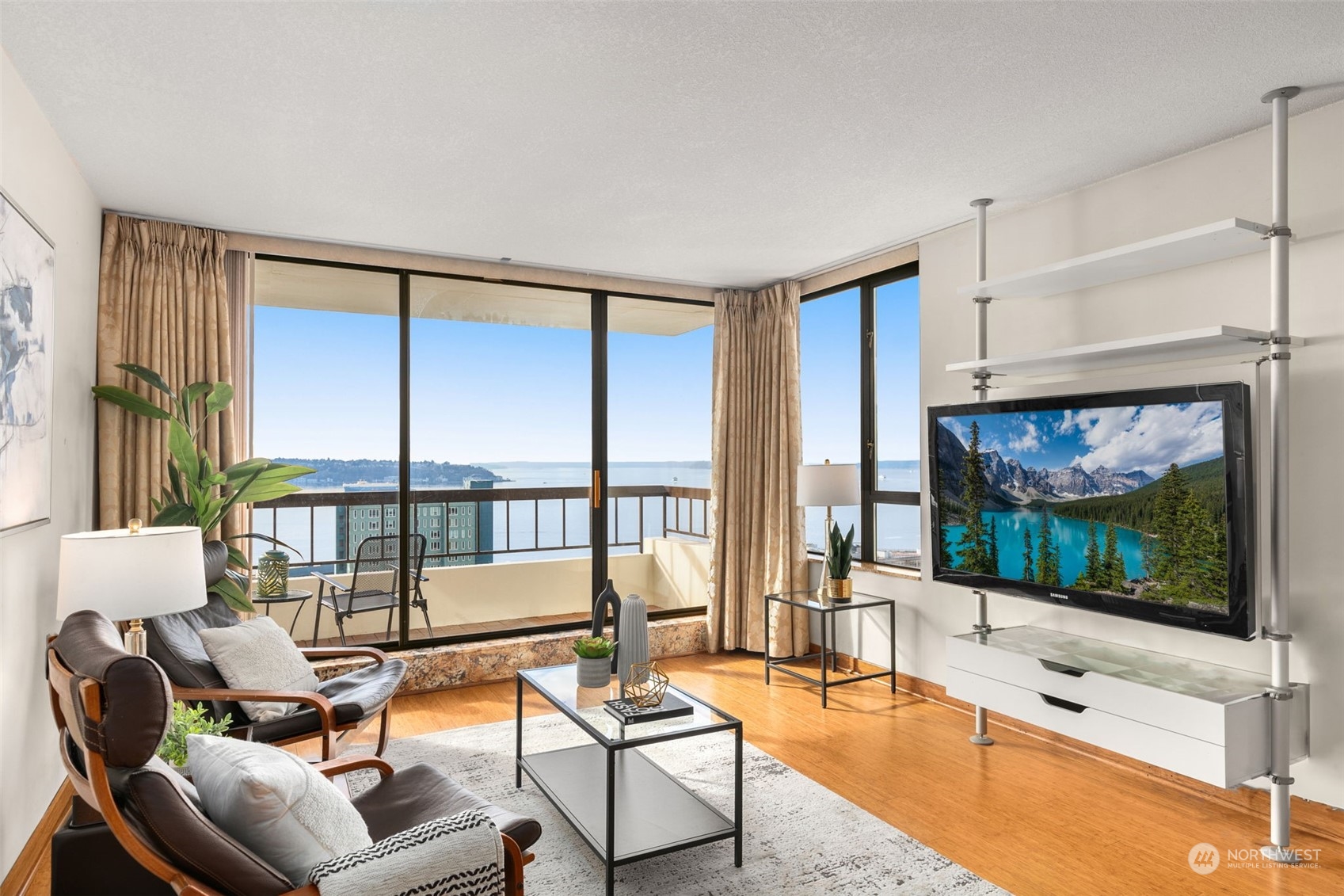 2201 3rd Avenue Unit: 1903