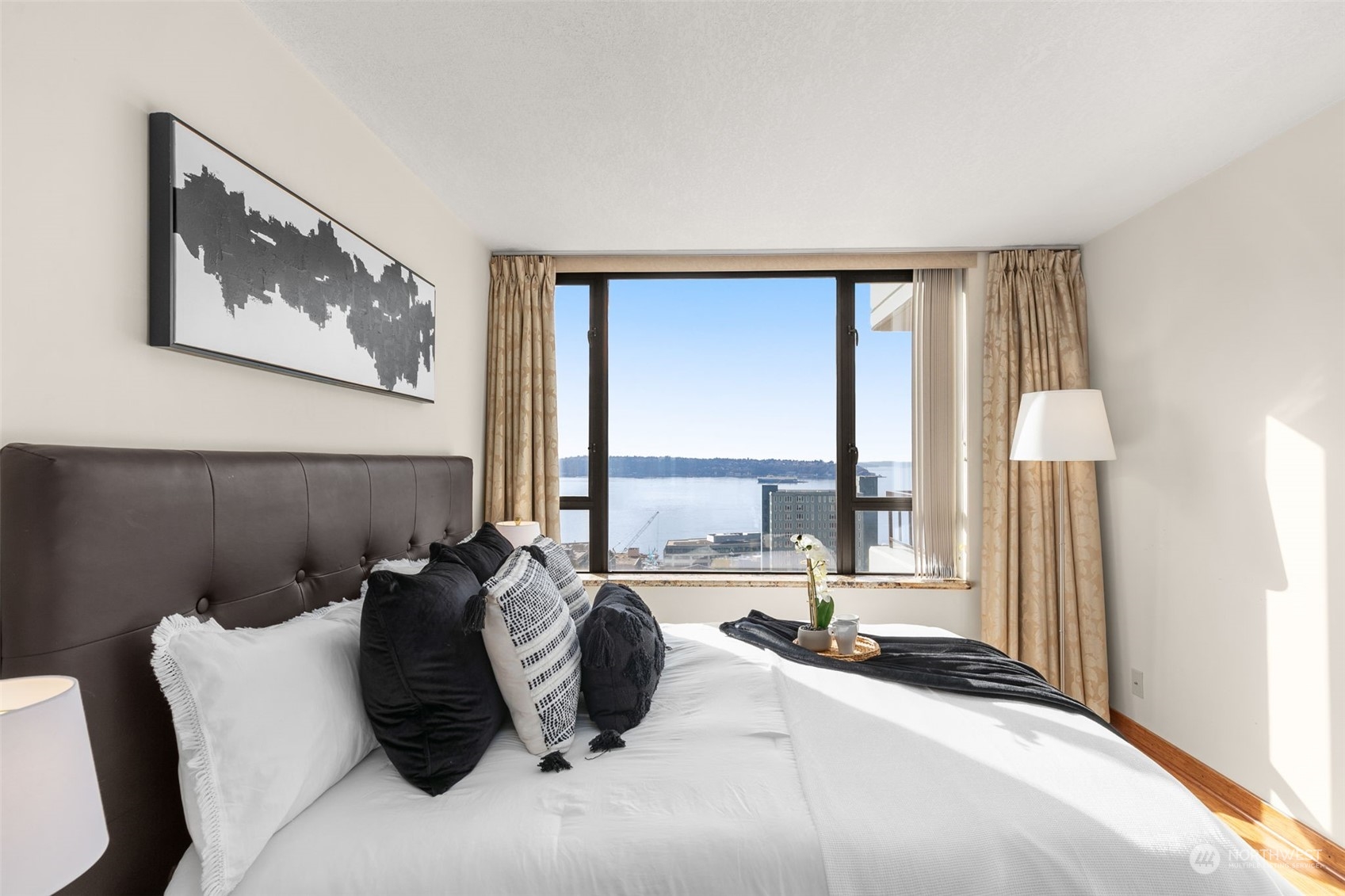 2201 3rd Avenue Unit: 1903