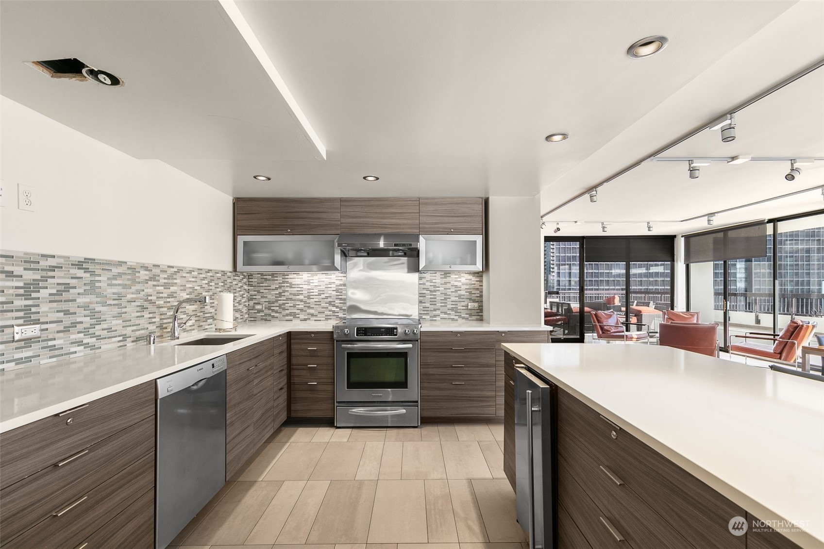 2201 3rd Avenue Unit: 1903