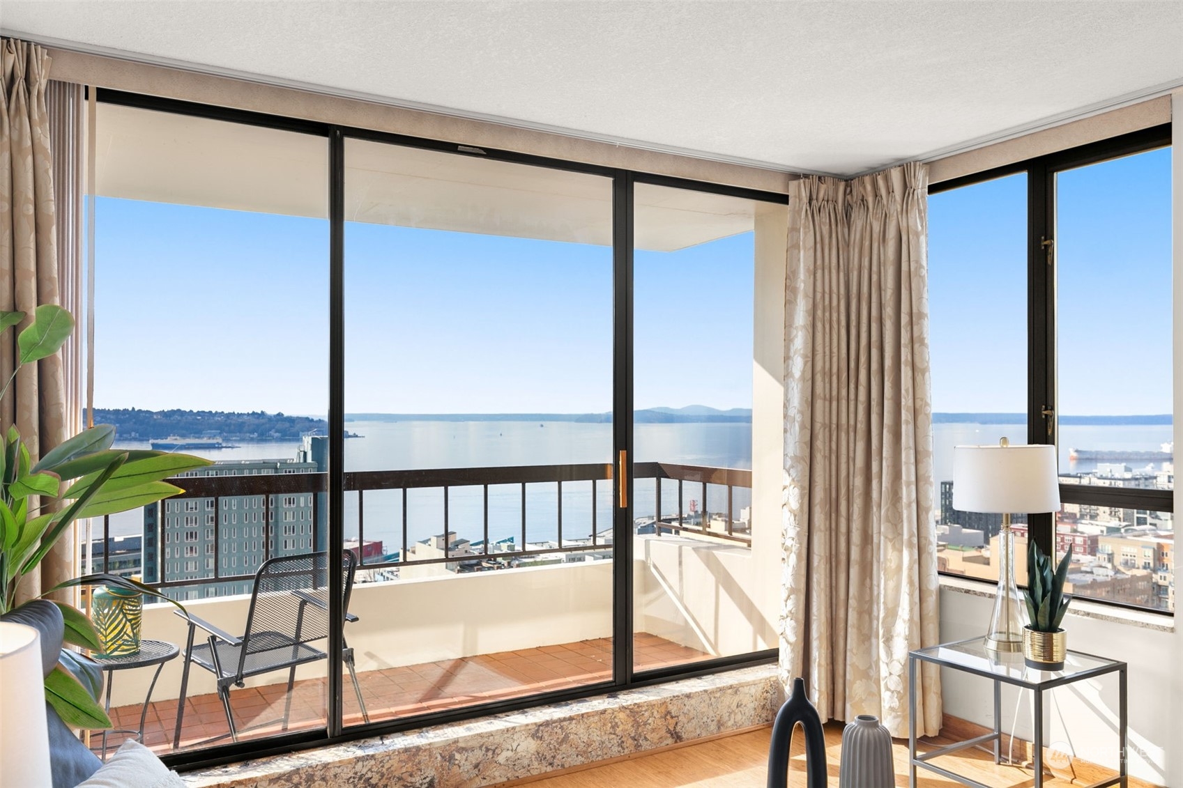 2201 3rd Avenue Unit: 1903