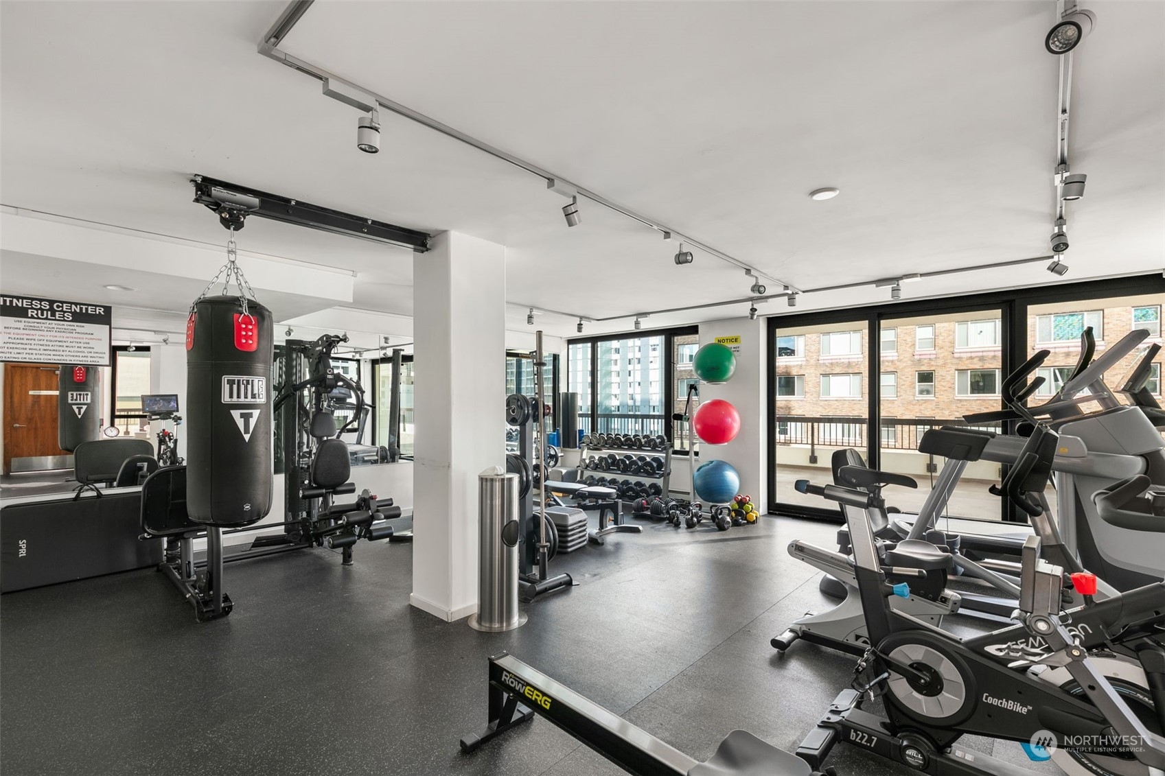 2201 3rd Avenue Unit: 1903