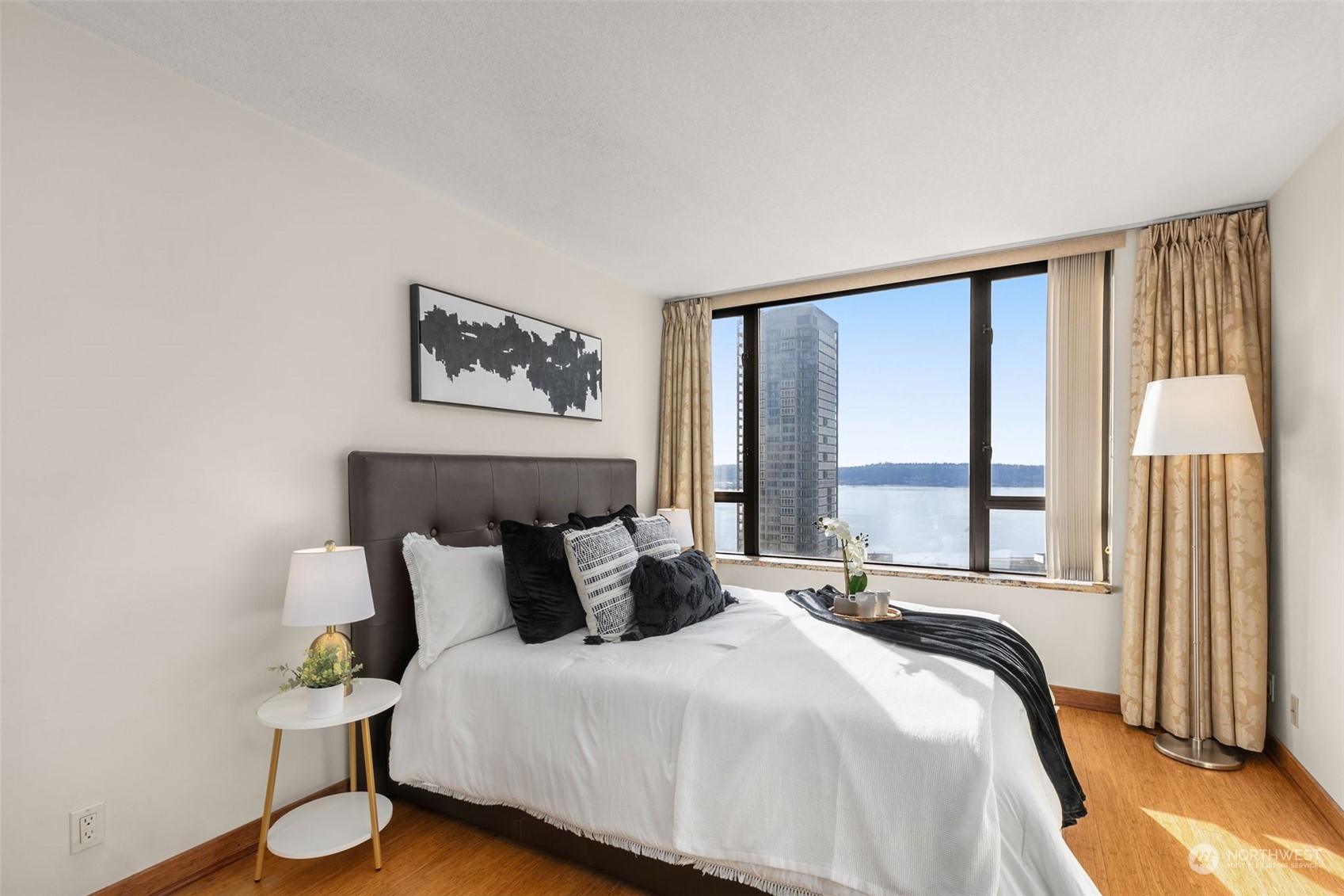 2201 3rd Avenue Unit: 1903