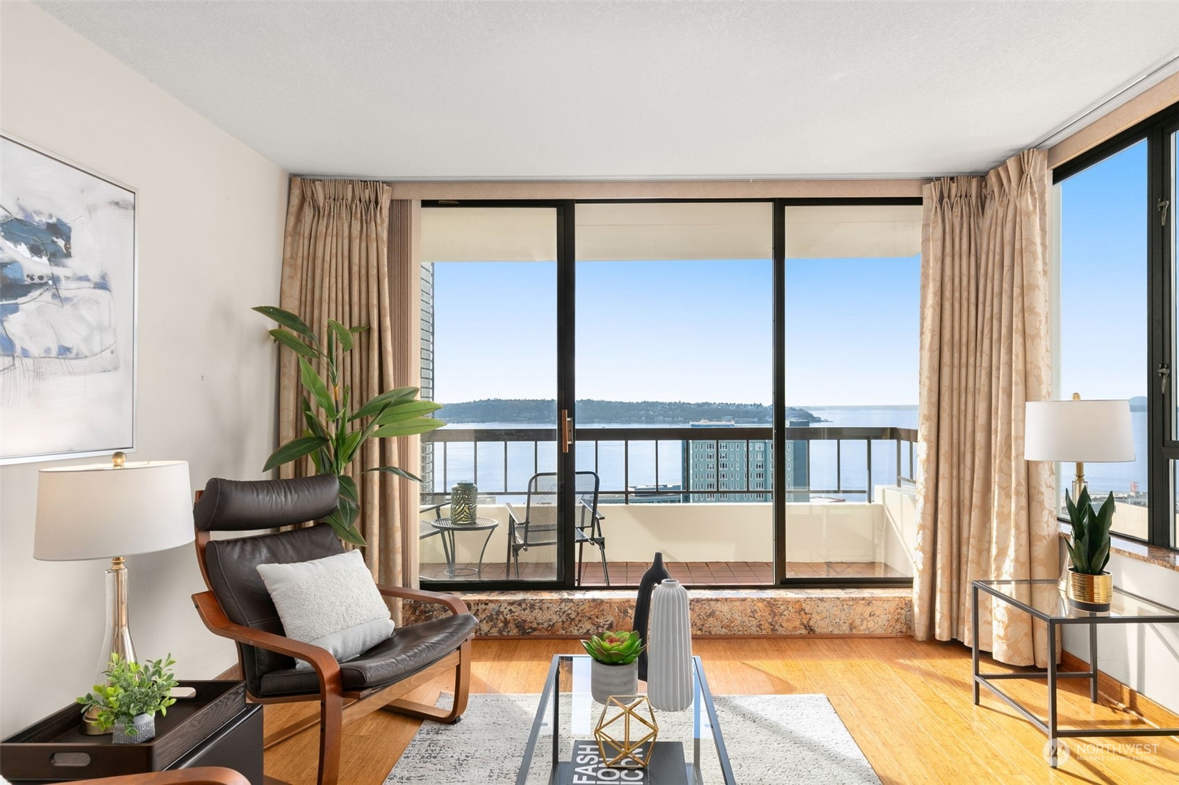 2201 3rd Avenue Unit: 1903