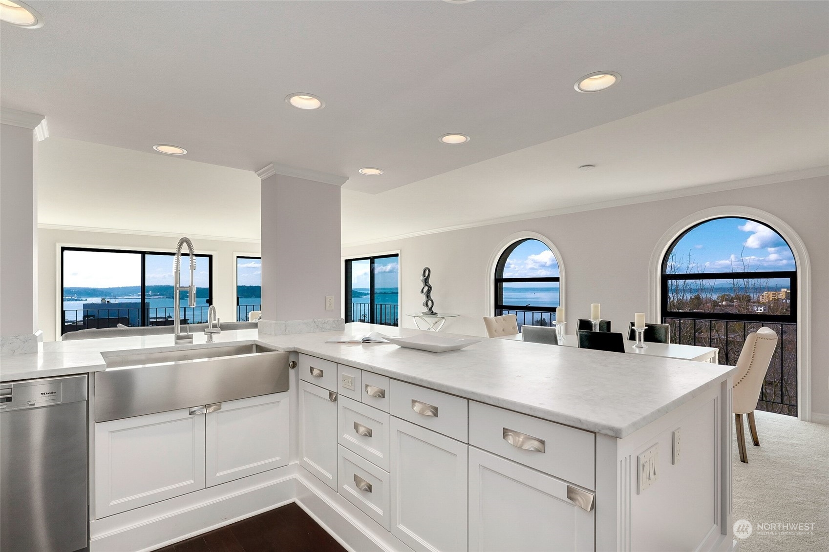 1001 Queen Anne Avenue N Unit: PH-3
