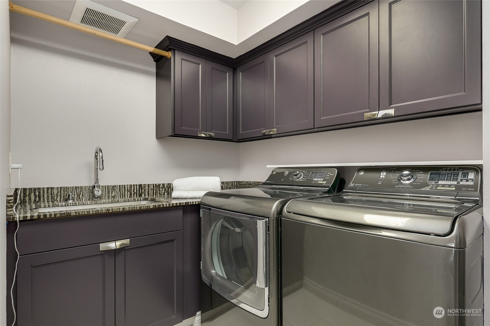 1001 Queen Anne Avenue N Unit: PH-3