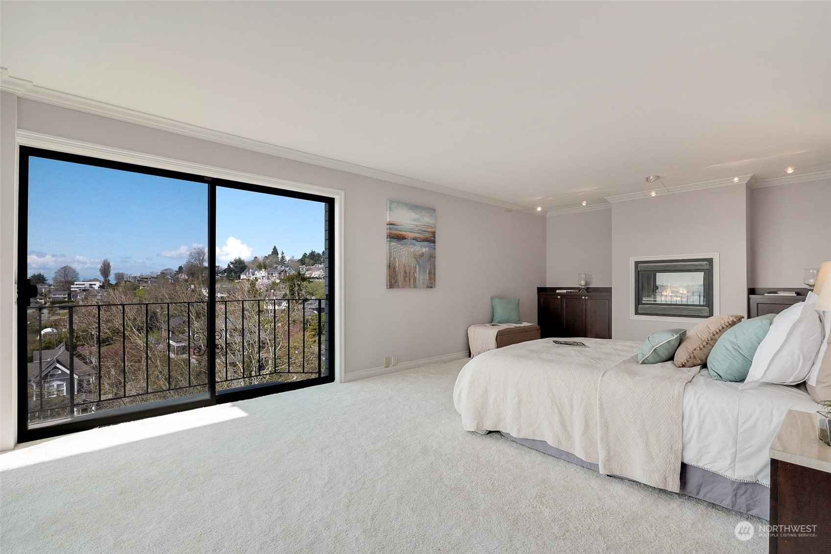 1001 Queen Anne Avenue N Unit: PH-3