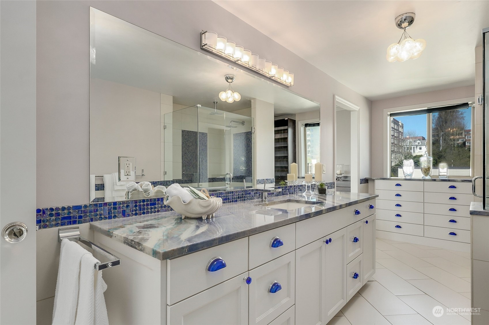 1001 Queen Anne Avenue N Unit: PH-3