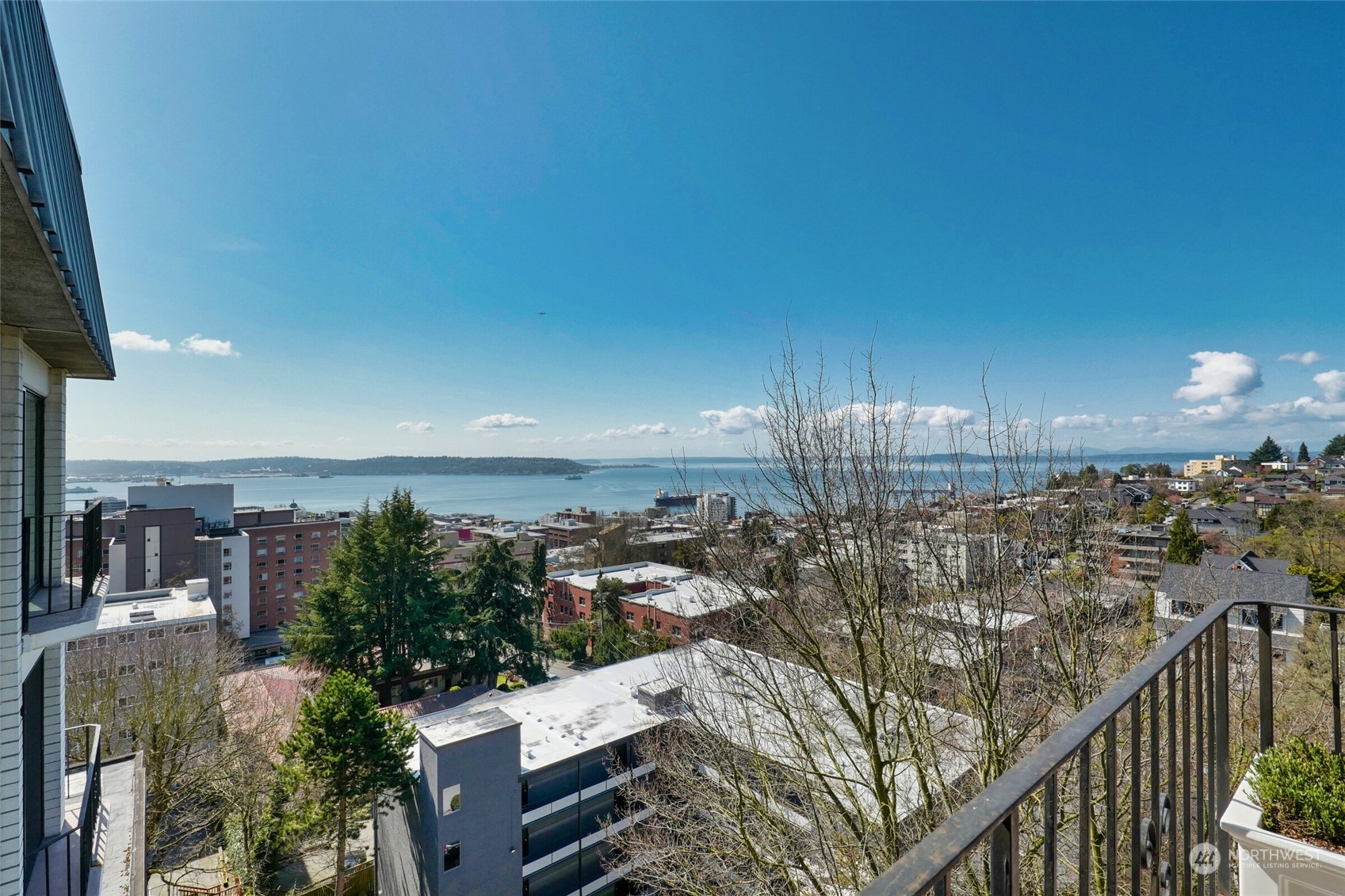 1001 Queen Anne Avenue N Unit: PH-3