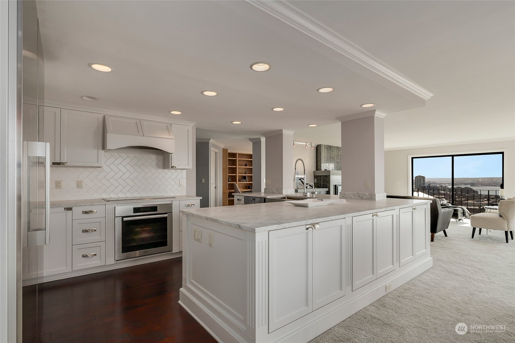 1001 Queen Anne Avenue N Unit: PH-3