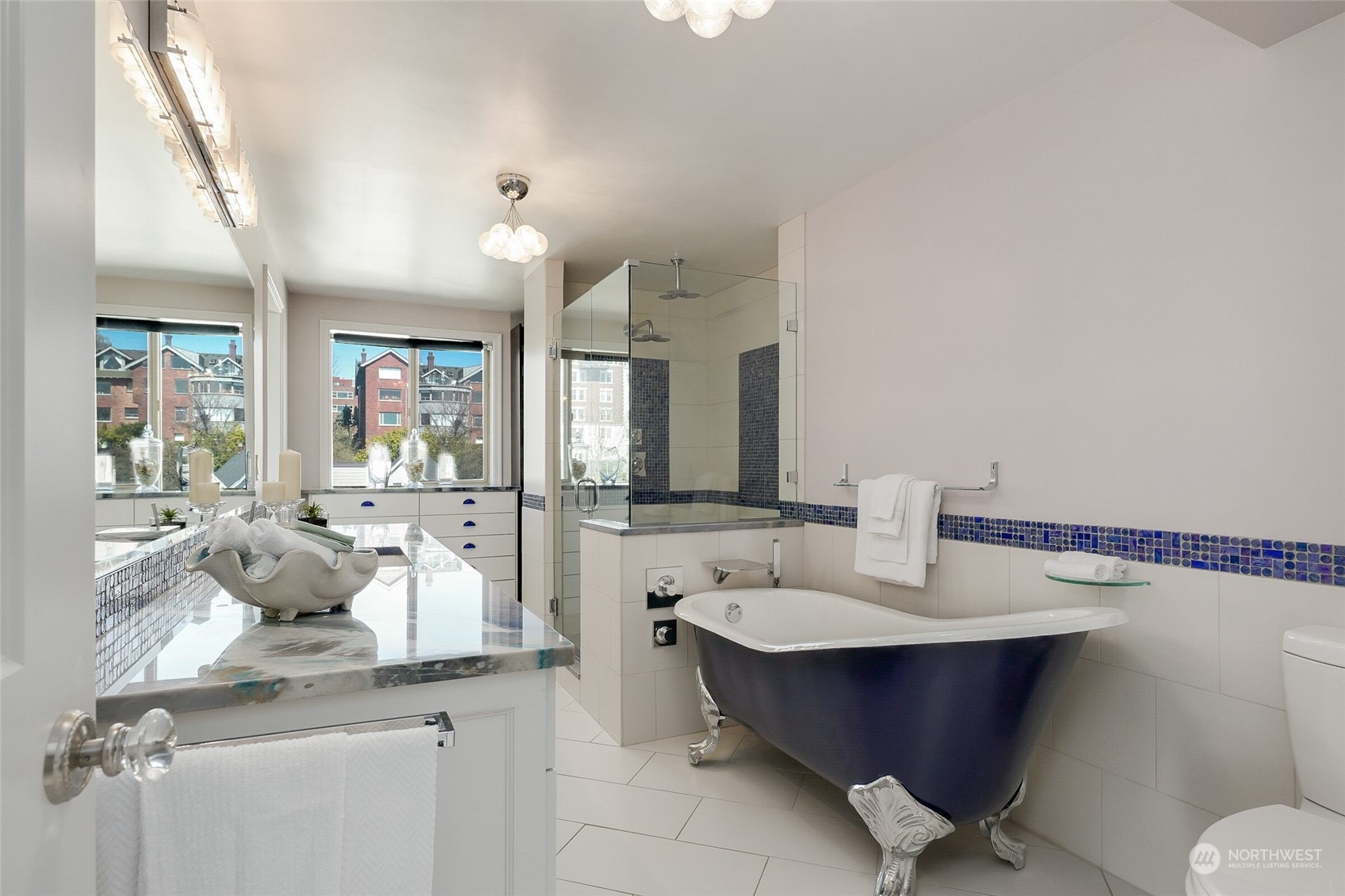 1001 Queen Anne Avenue N Unit: PH-3
