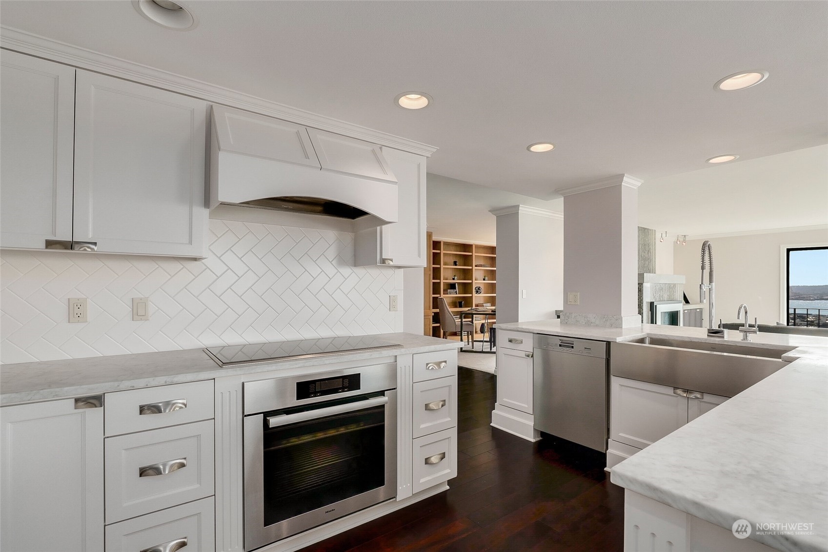 1001 Queen Anne Avenue N Unit: PH-3