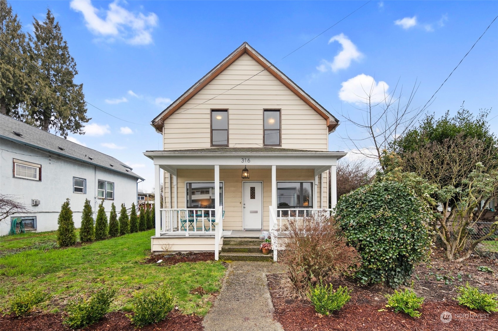 316 Burnett Avenue N