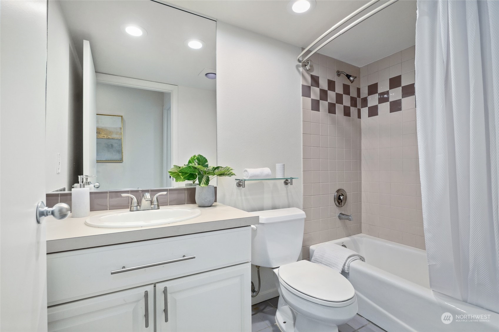 2420 8th Avenue N Unit: N101