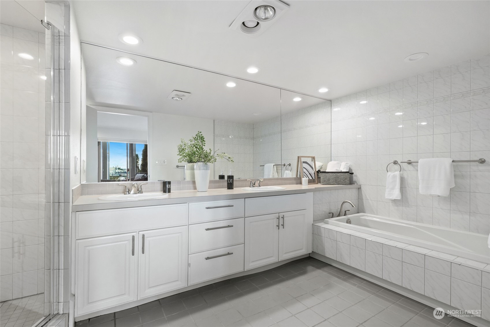 2420 8th Avenue N Unit: N101