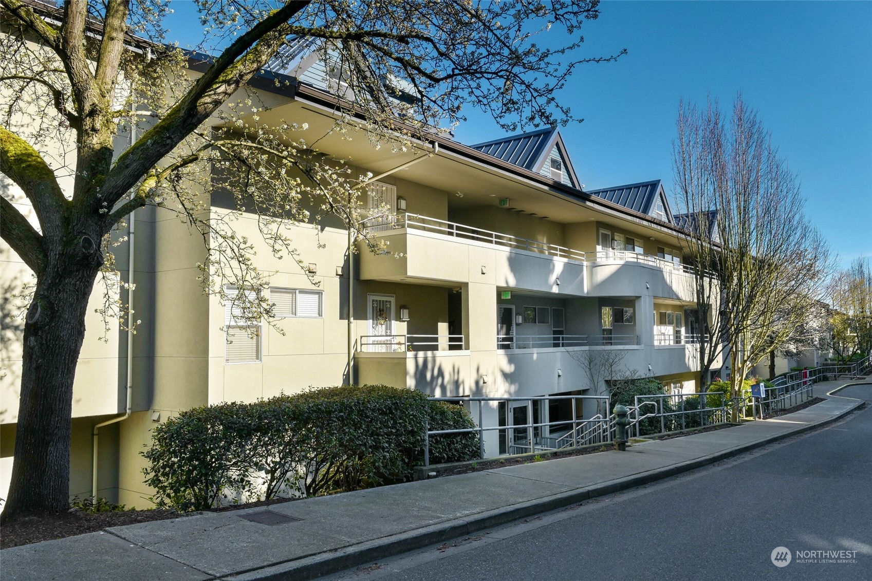 2420 8th Avenue N Unit: N101