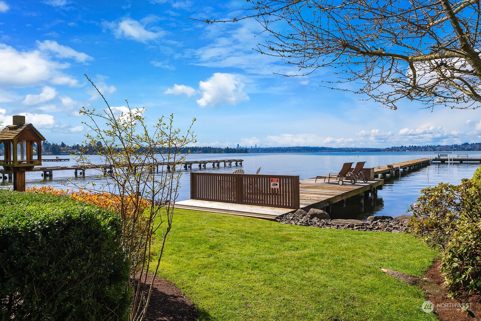 6101 Lake Washington Boulevard NE