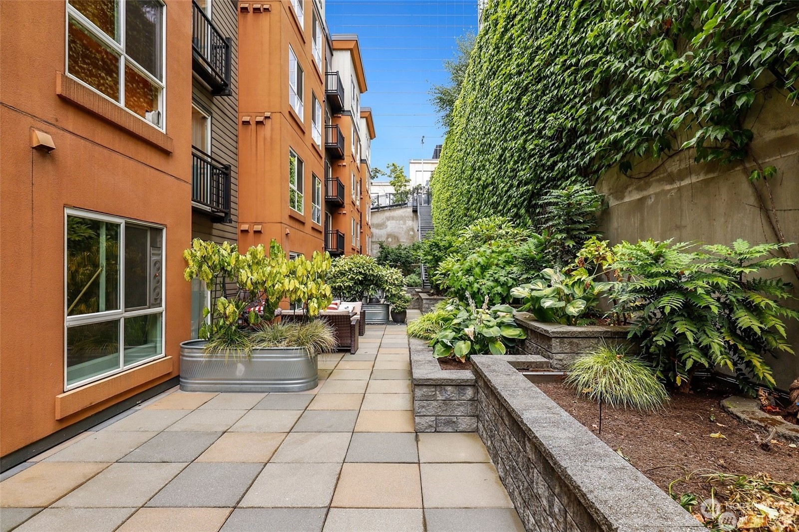 108 5th Avenue S Unit: 408