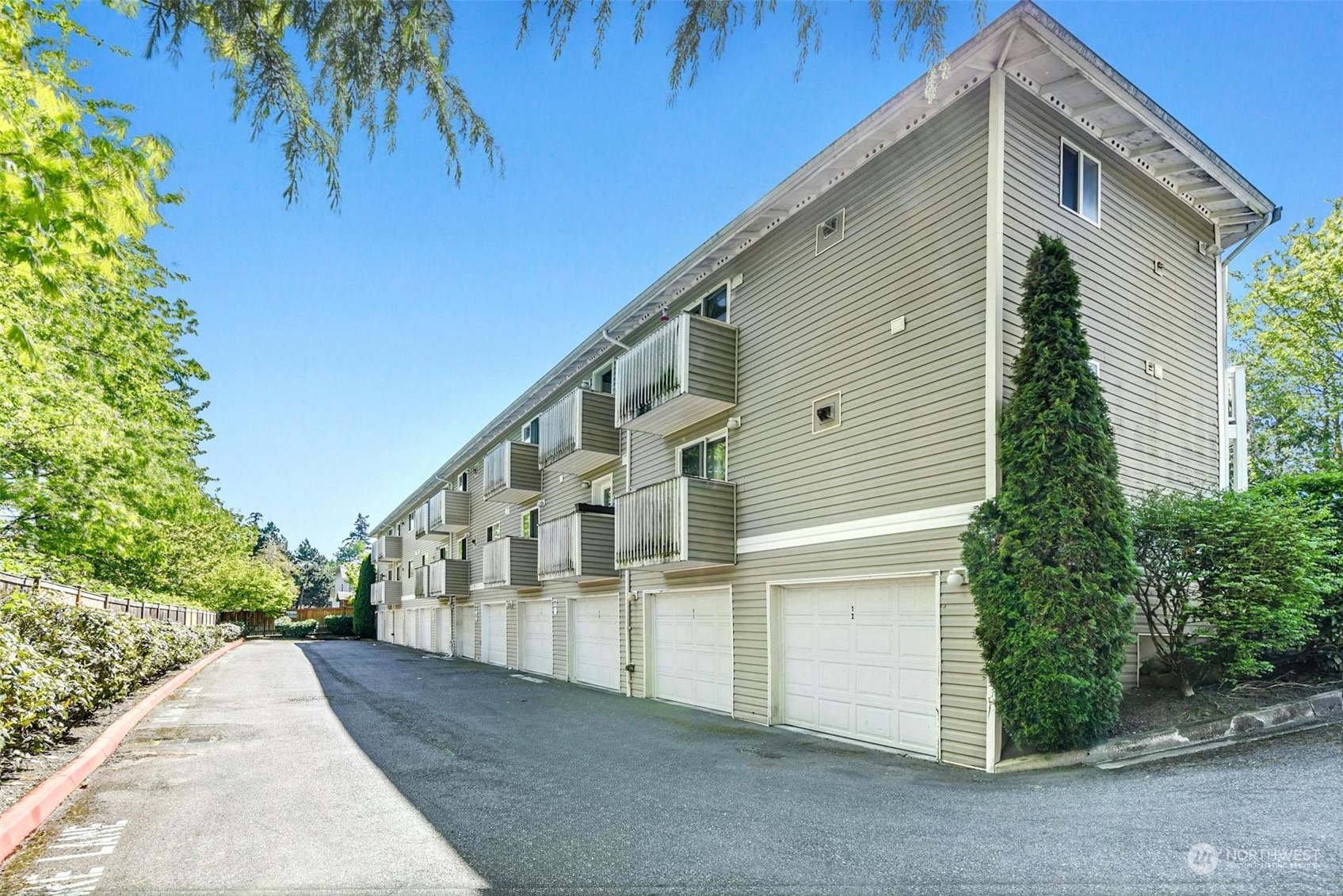 15101 Admiralty Way Unit: 206