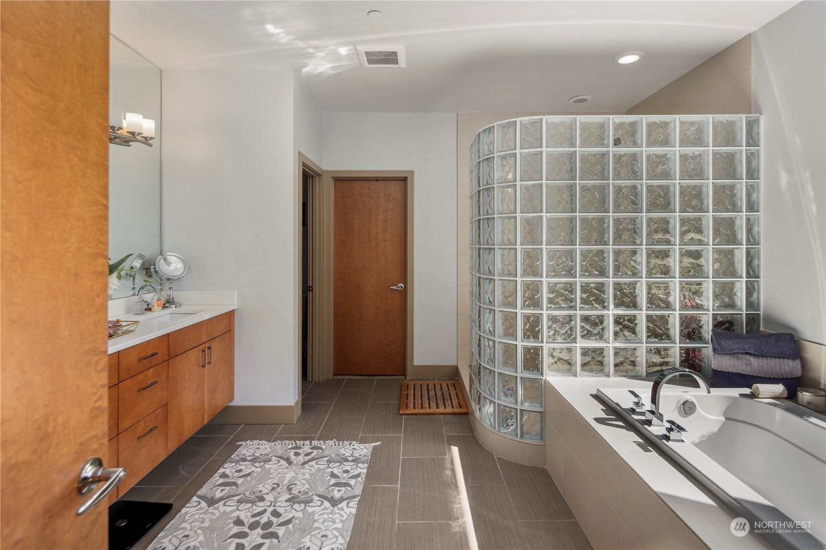 1847 W Lake Sammamish SE