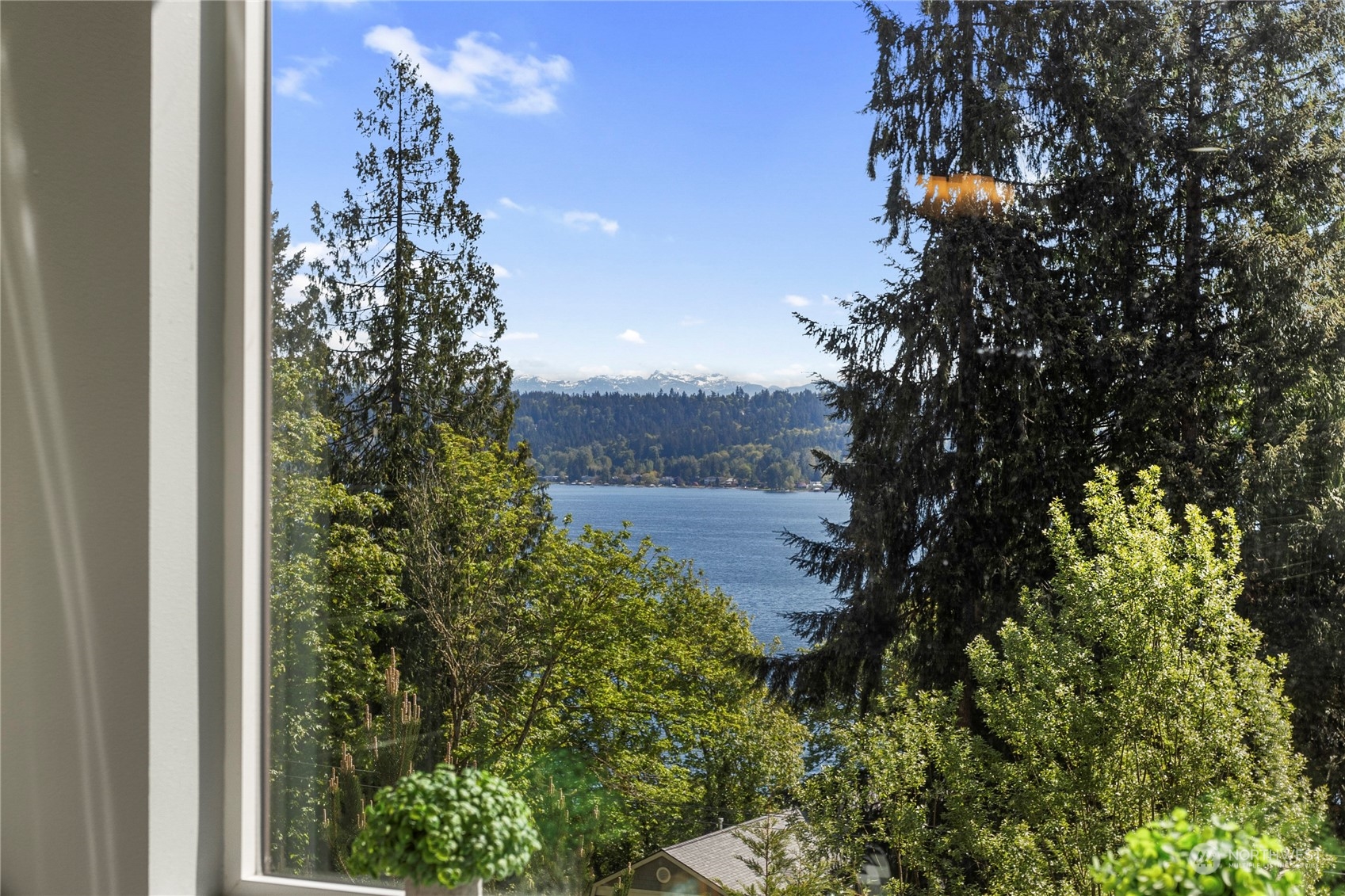 1847 W Lake Sammamish SE