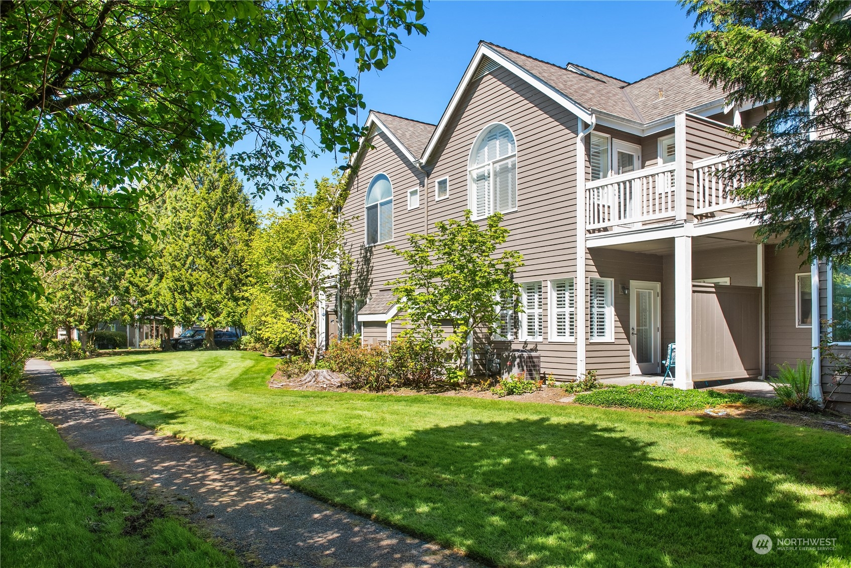 3733 101st Way NE Unit: 605