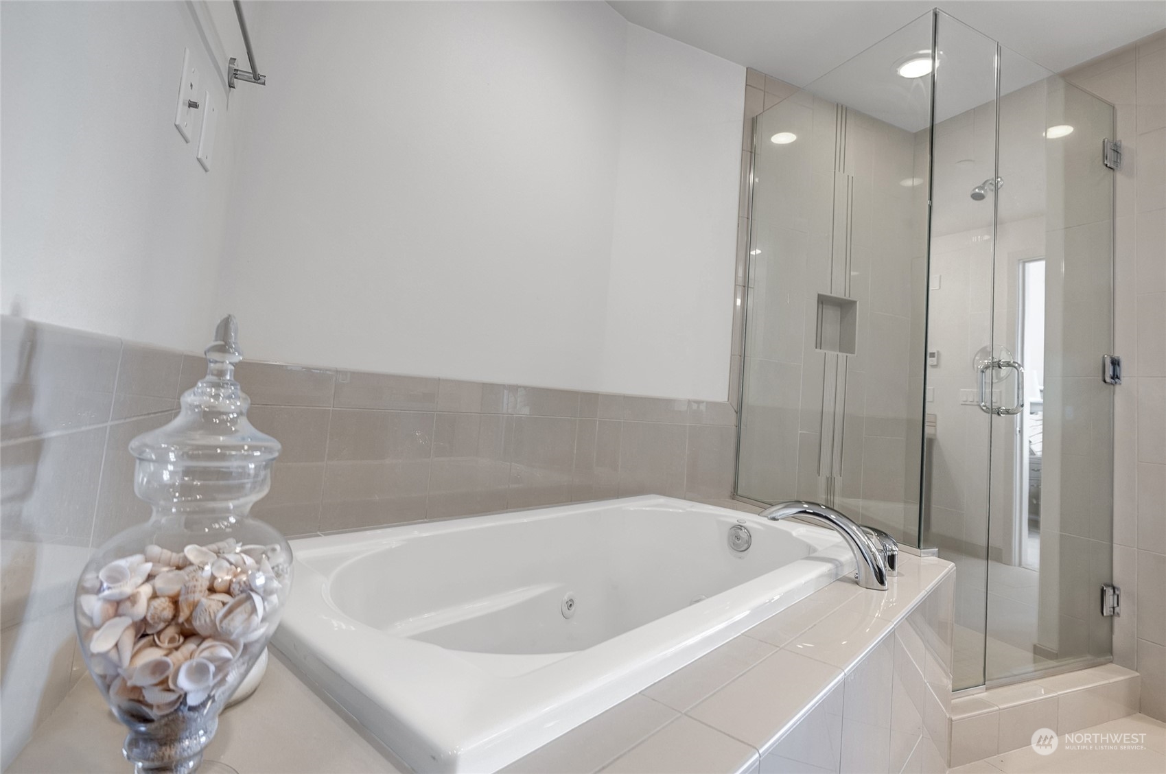 9123 NE Juanita Drive Unit: 411