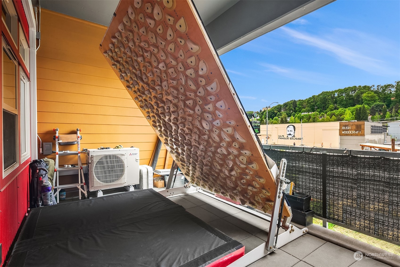 827 Hiawatha Place S Unit: 104