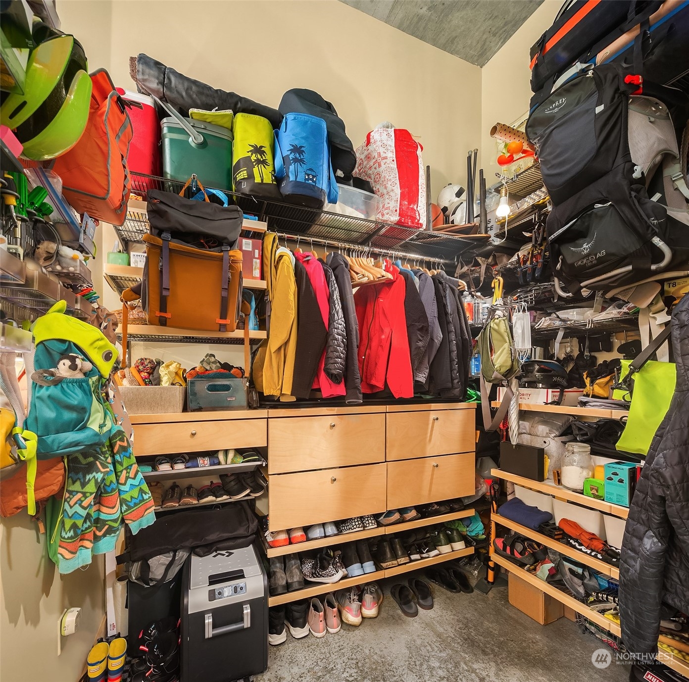 827 Hiawatha Place S Unit: 104