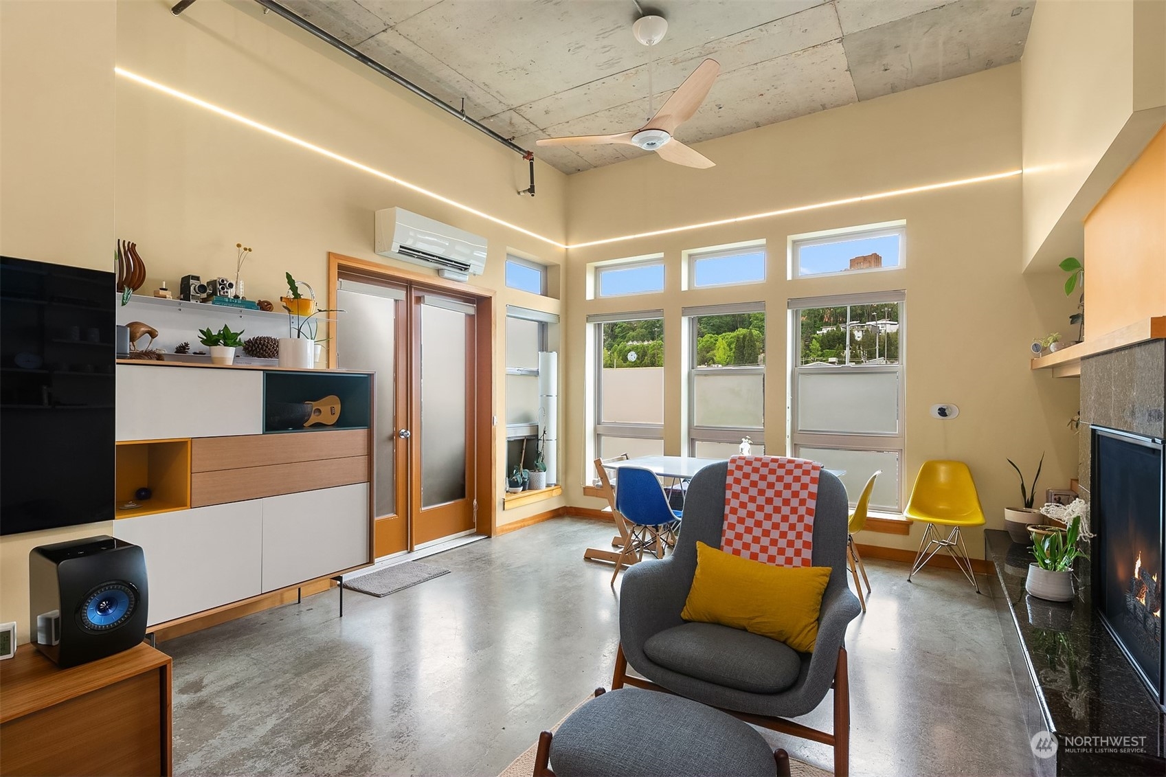 827 Hiawatha Place S Unit: 104