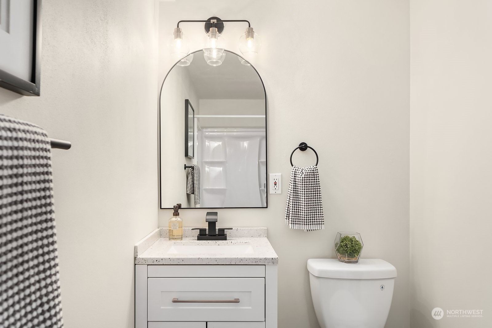 671 Blaine Avenue NE