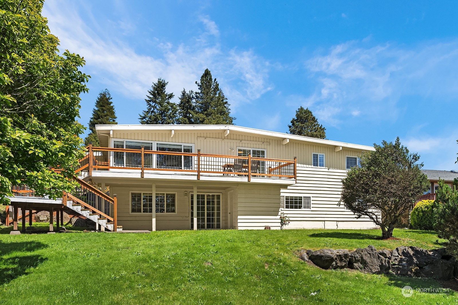 671 Blaine Avenue NE