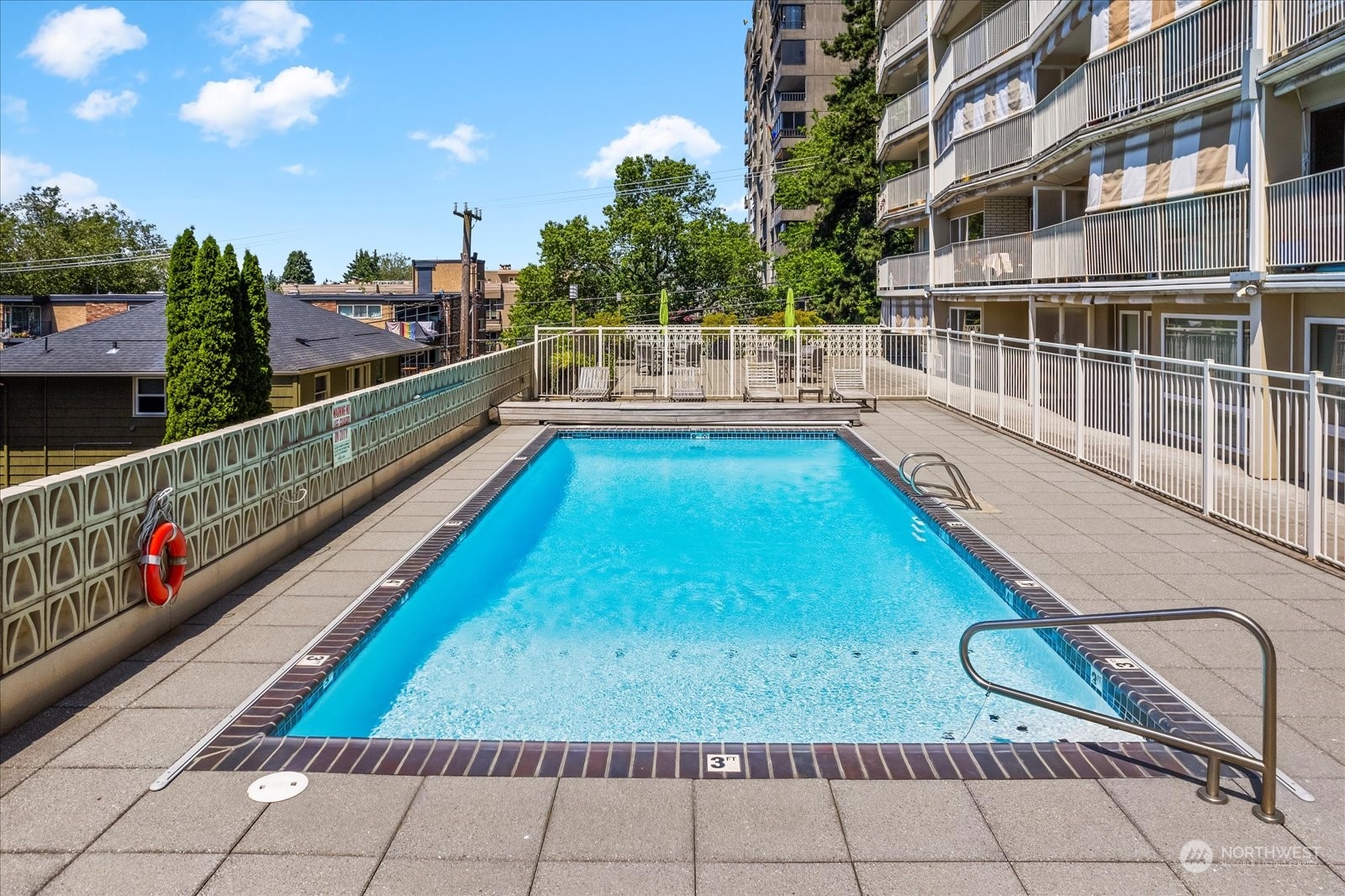 525 Belmont Avenue E Unit: 2B
