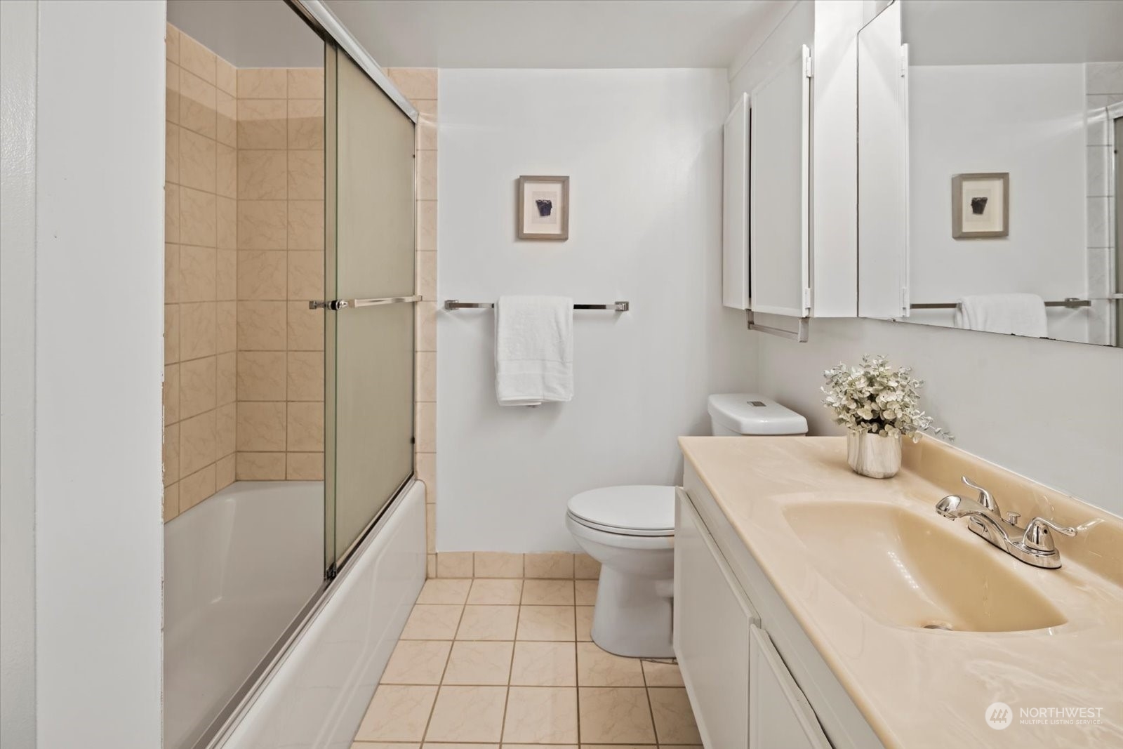 525 Belmont Avenue E Unit: 2B