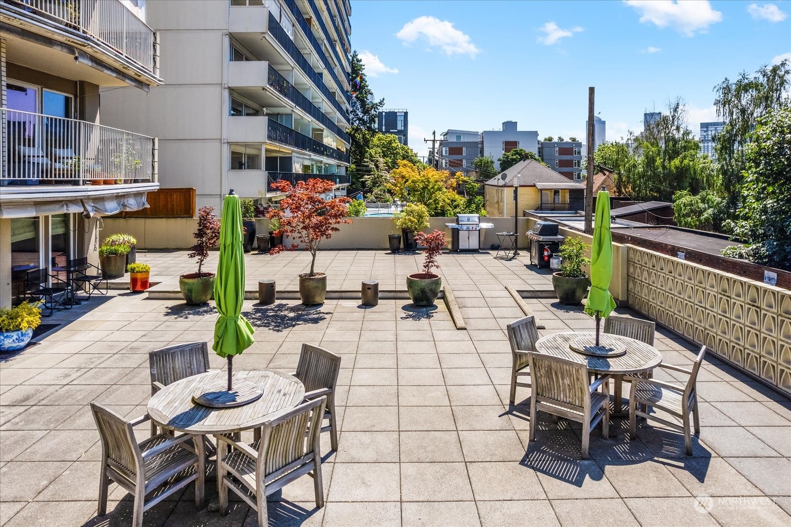 525 Belmont Avenue E Unit: 2B