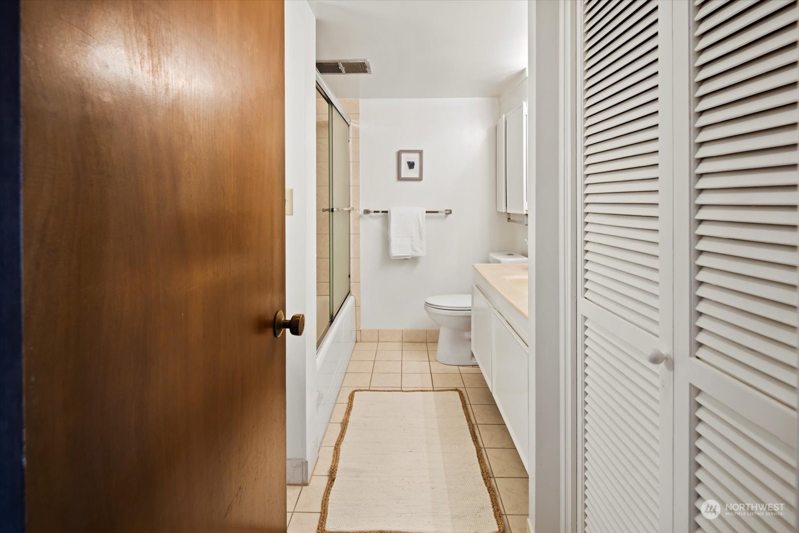 525 Belmont Avenue E Unit: 2B