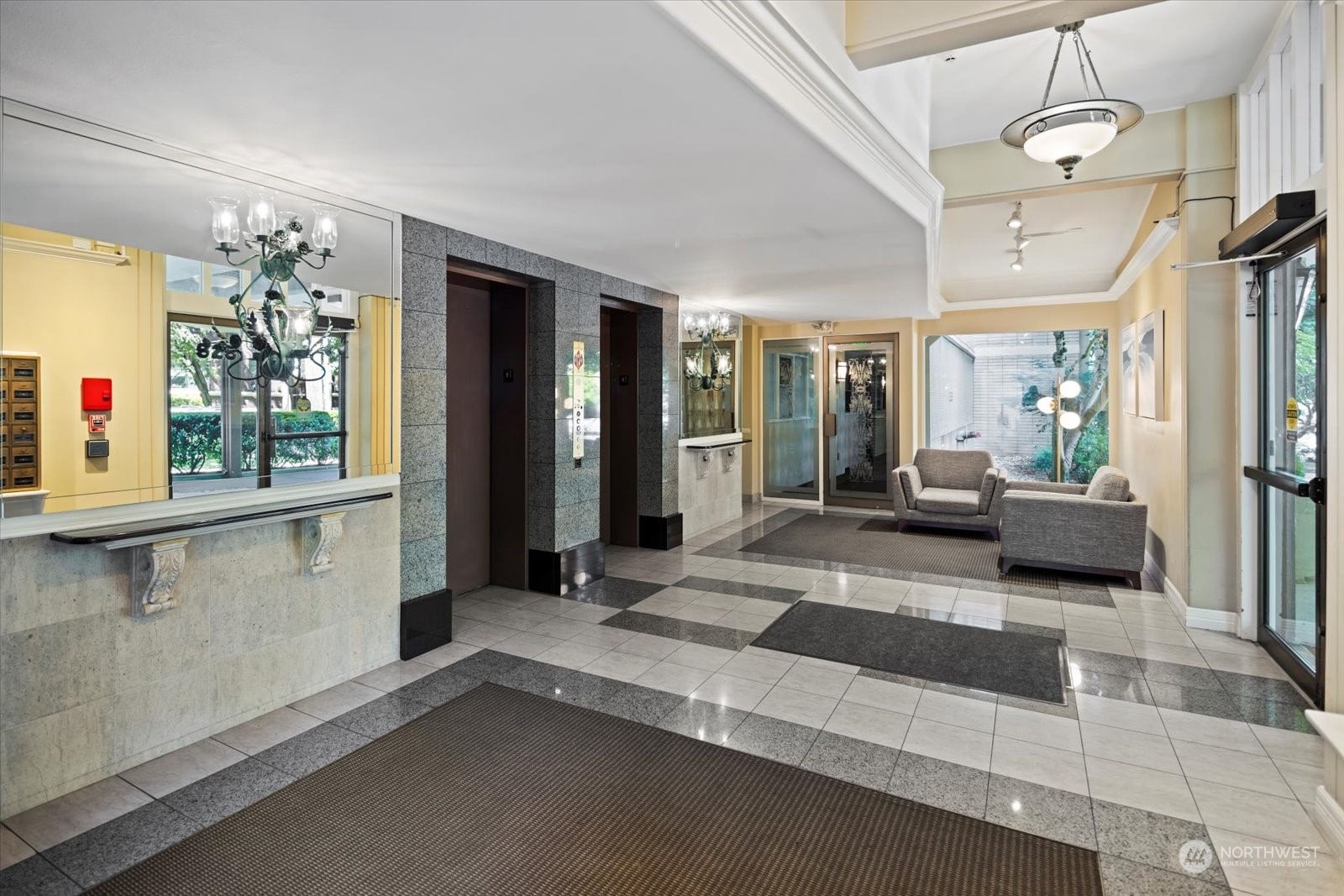 525 Belmont Avenue E Unit: 2B