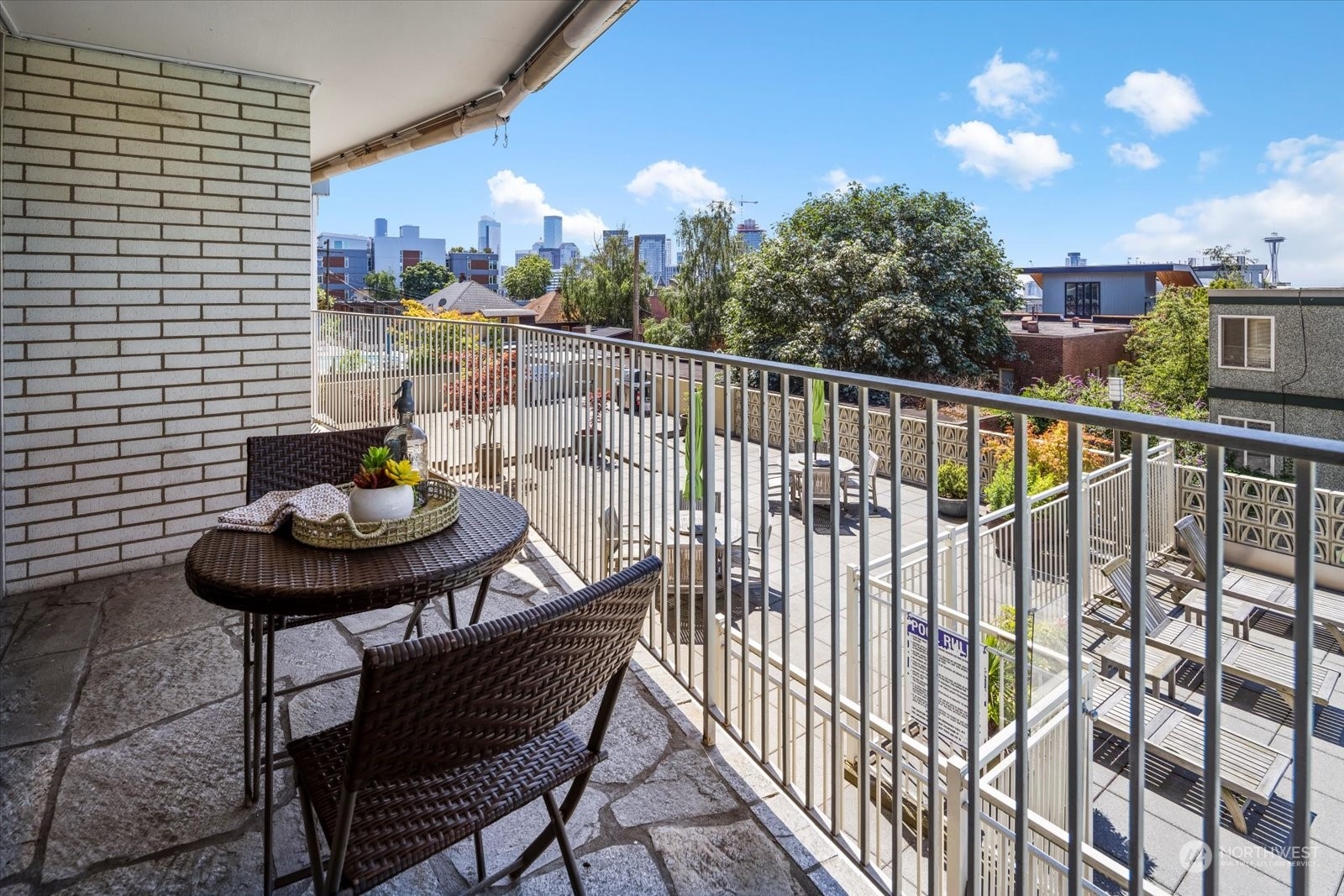 525 Belmont Avenue E Unit: 2B