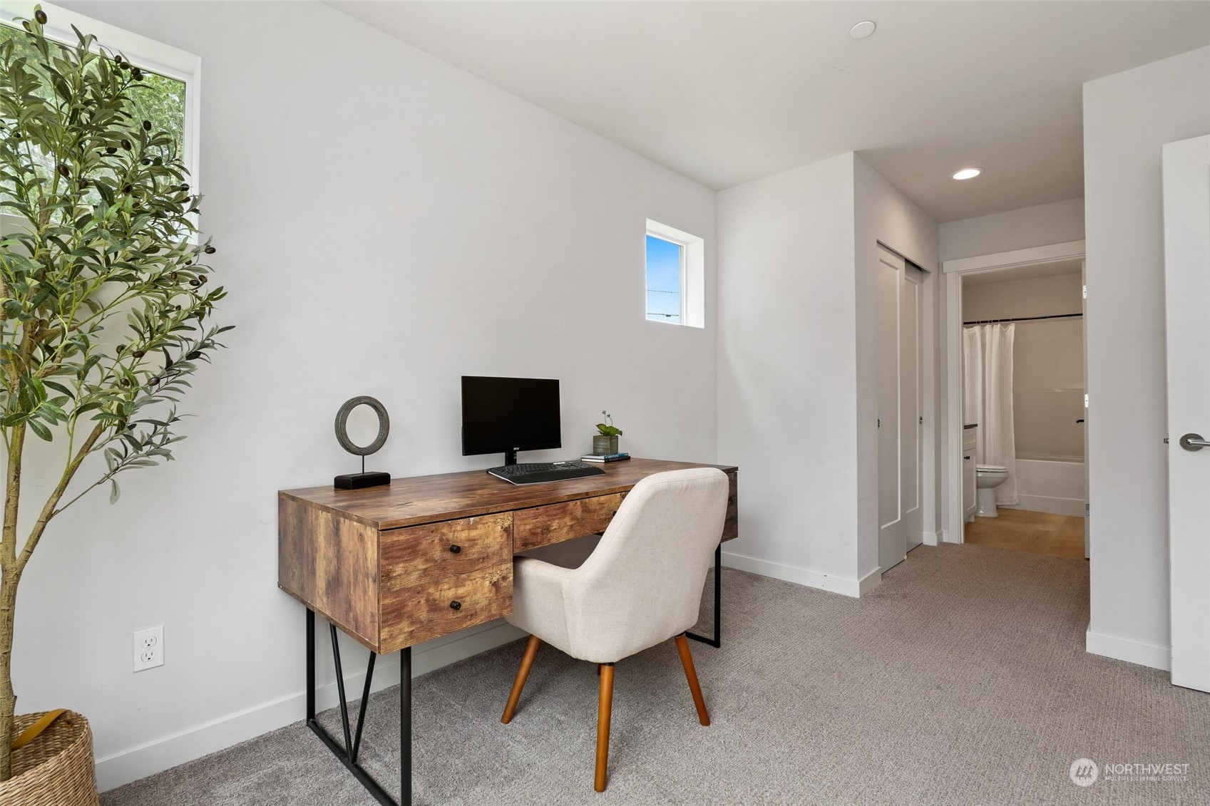 18322 1st Avenue NE Unit: A