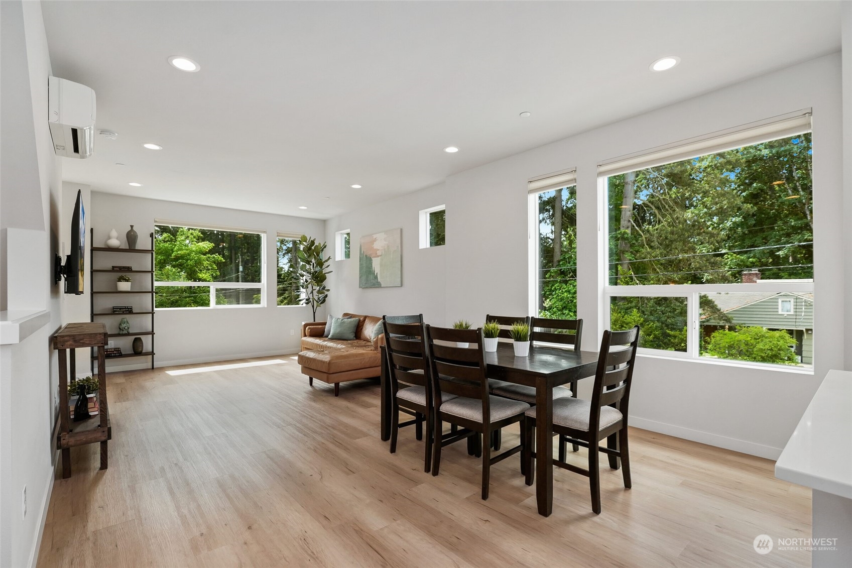 18322 1st Avenue NE Unit: A