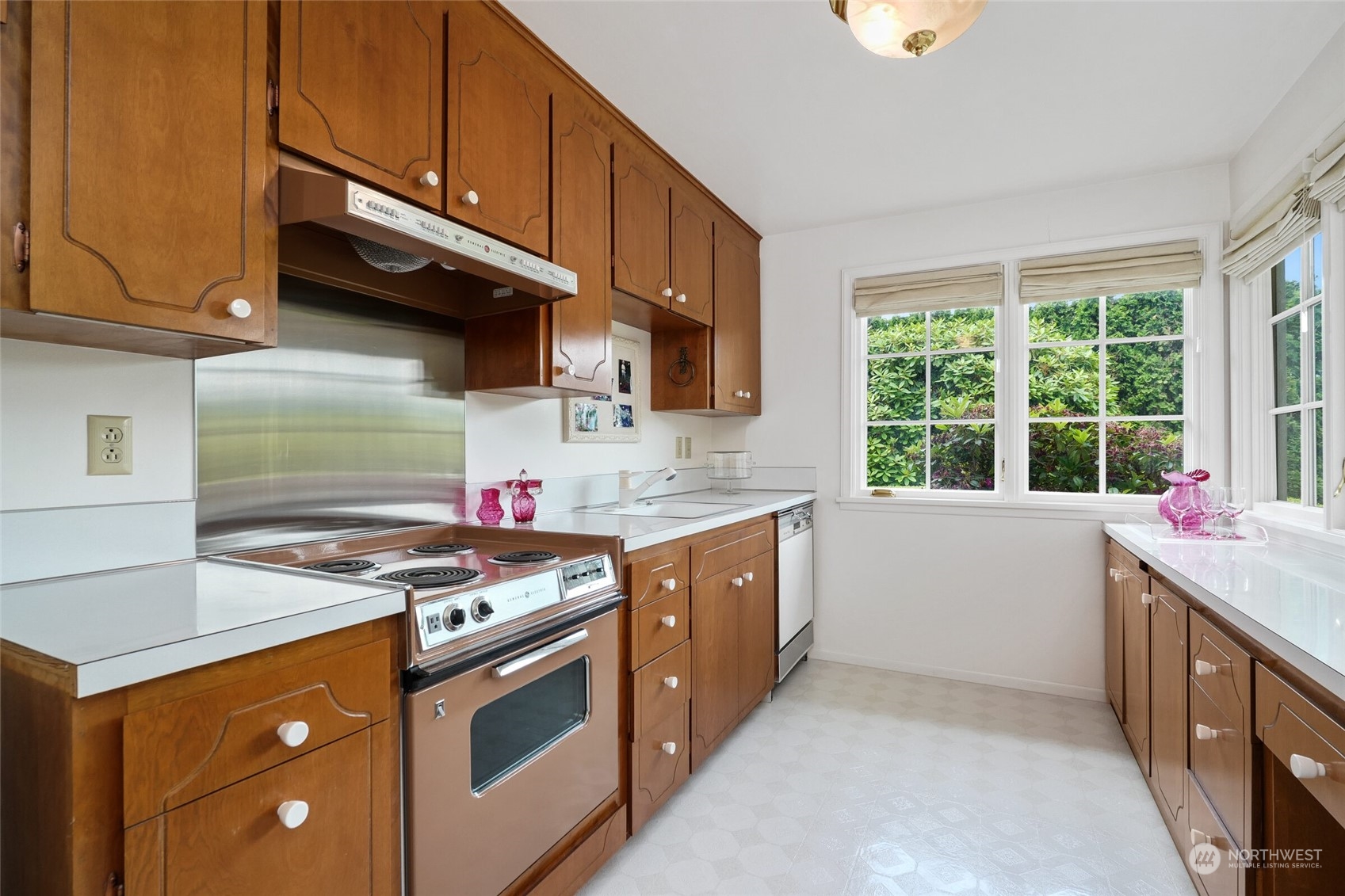 9073 NE 41st Street