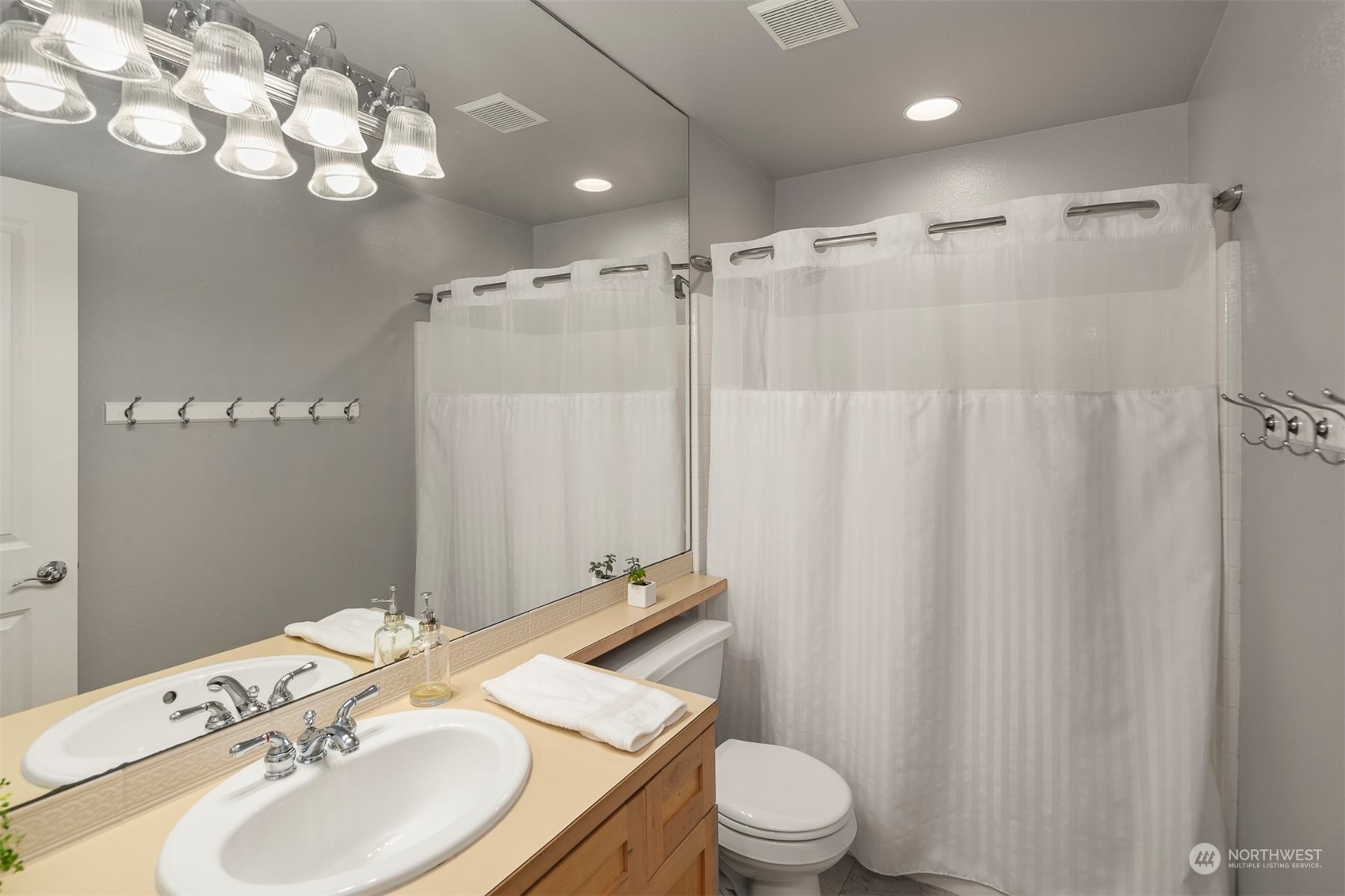 205 Newport Way NW Unit: D2