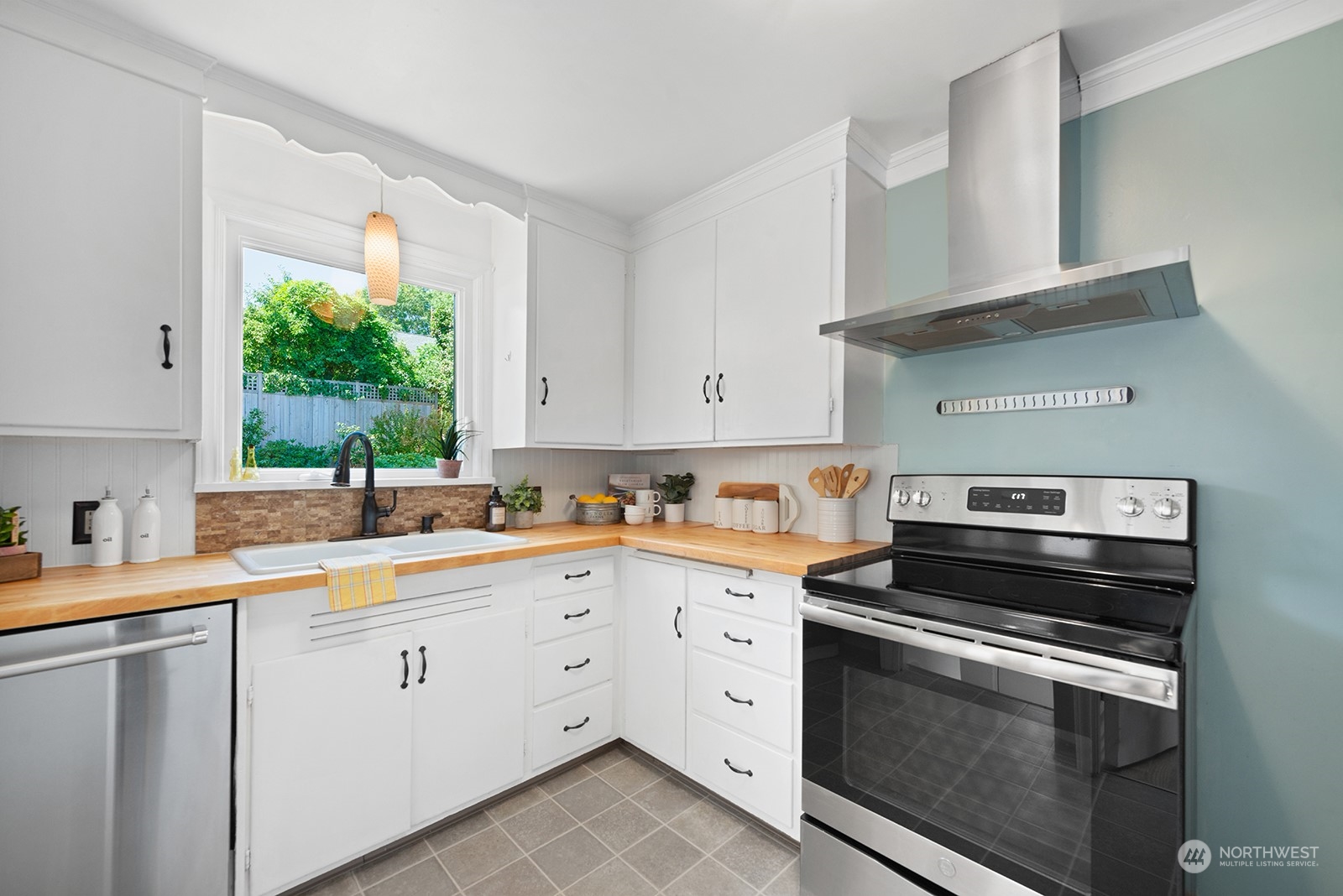 7333 22nd Avenue NW