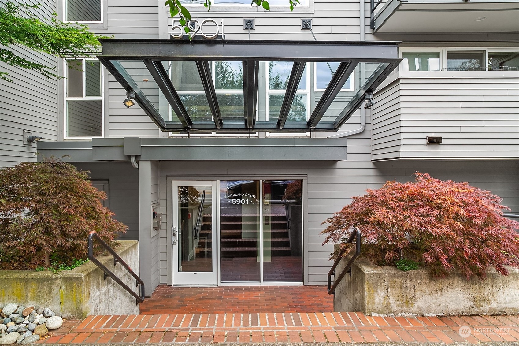 5901 Phinney Avenue N Unit: 305