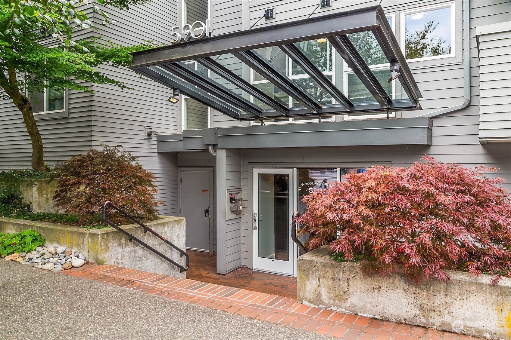 5901 Phinney Avenue N Unit: 305