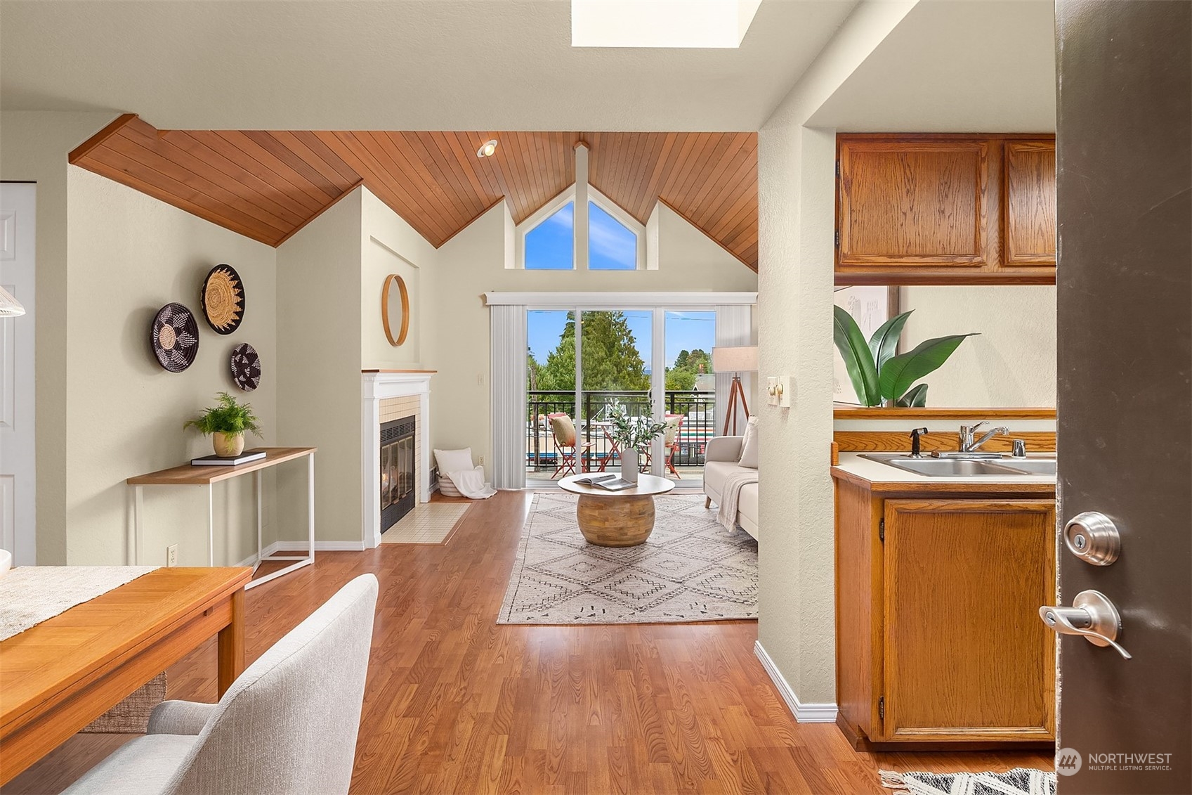 5901 Phinney Avenue N Unit: 305