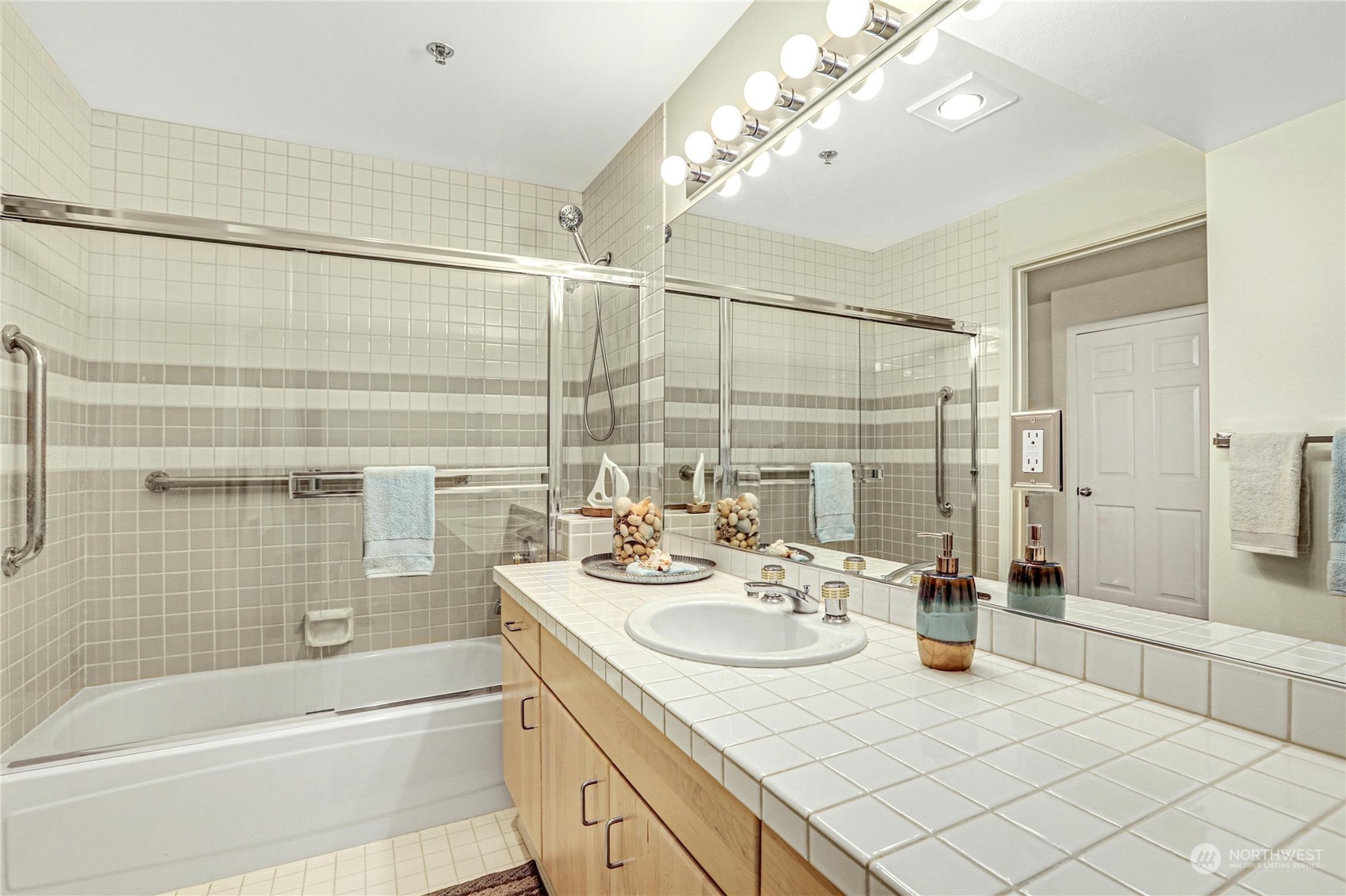 16219 Northup Way Unit: C102