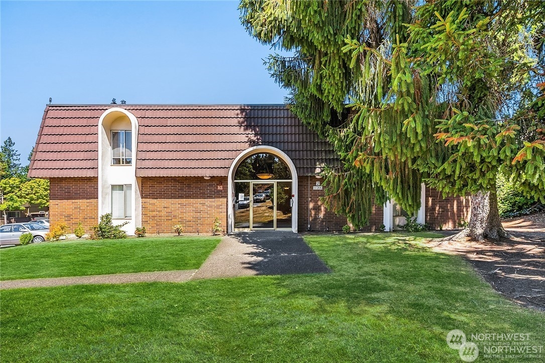 11012 NE 68th Street Unit: 527