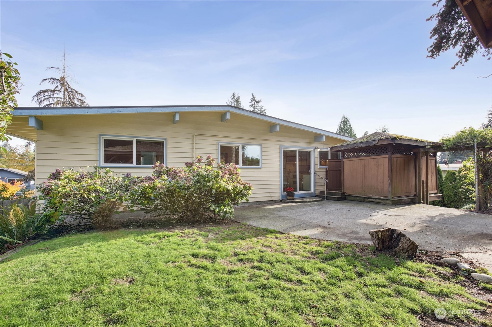 1215 170th Avenue NE