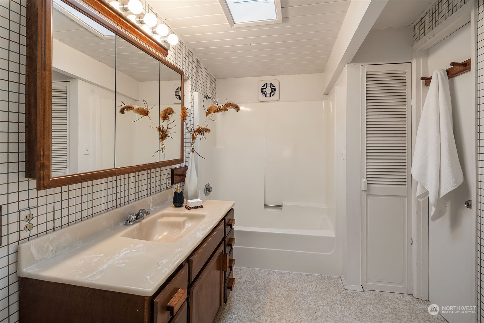 3713 E Lake Sammamish Shore Lane SE
