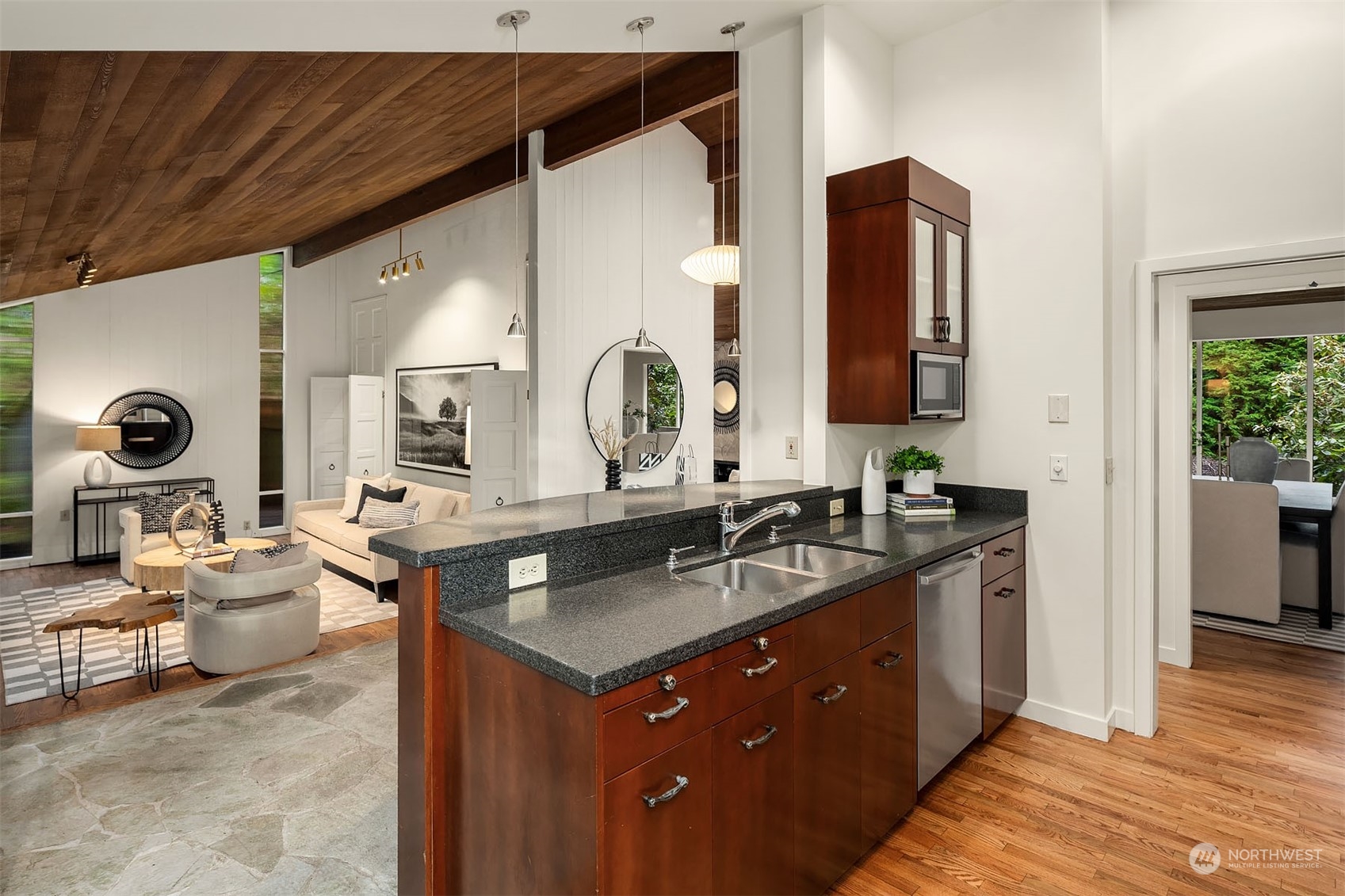 8429 Hunts Point Lane